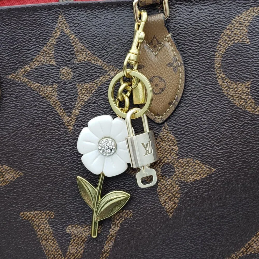 Authentic Louis Vuitton Lock & Key with Unbranded Flower Charm, Keychain - Picture 11 of 11